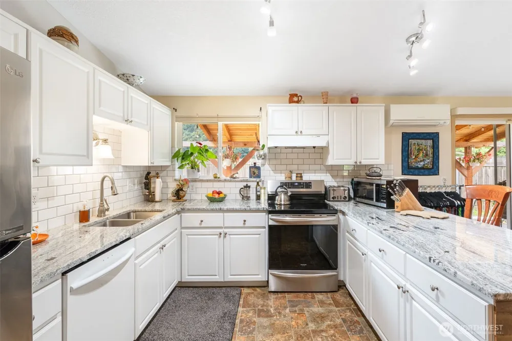 142 Charles Street Longview, WA 98632