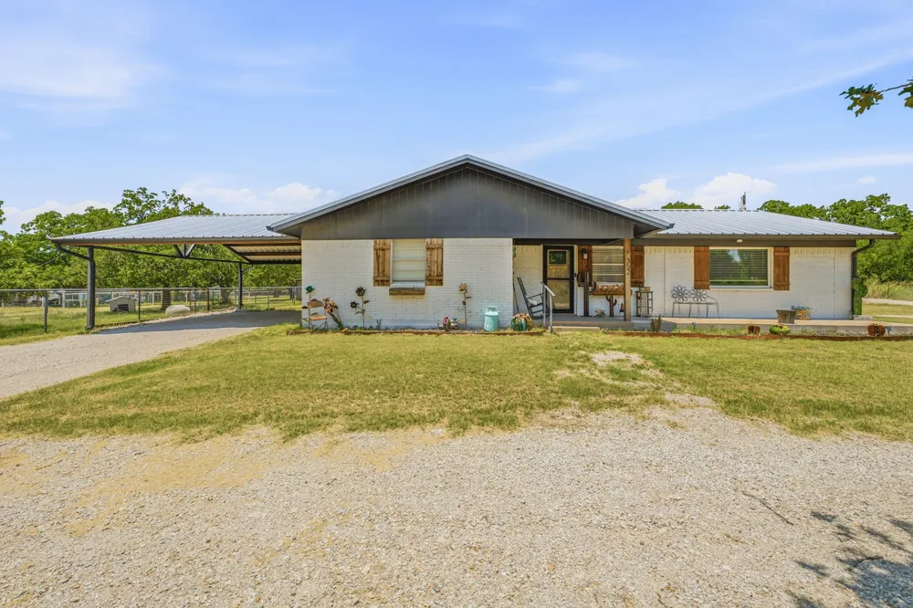 352 Seaberry Loop Graham, TX 76450