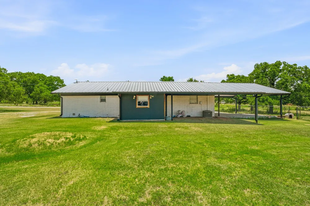 352 Seaberry Loop Graham, TX 76450