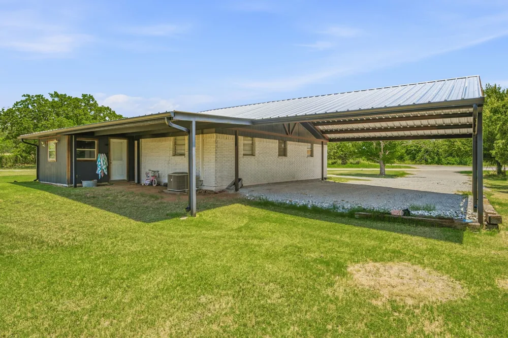 352 Seaberry Loop Graham, TX 76450
