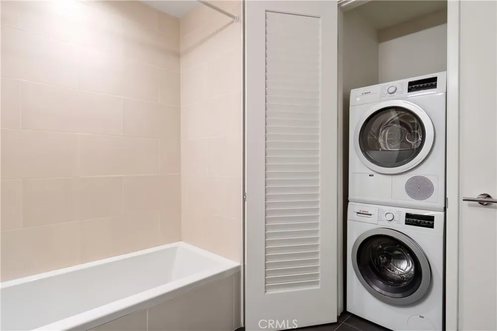 889 Francisco St #1210 Los Angeles, CA 90017