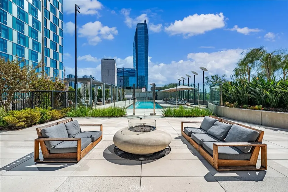 889 Francisco St #1210 Los Angeles, CA 90017