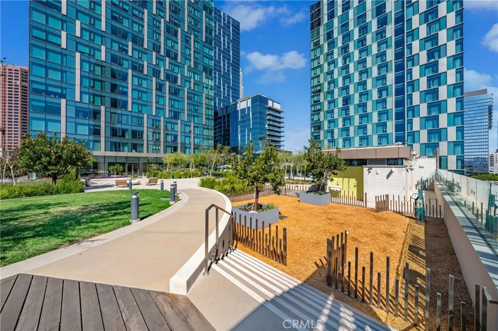 889 Francisco St #1210 Los Angeles, CA 90017