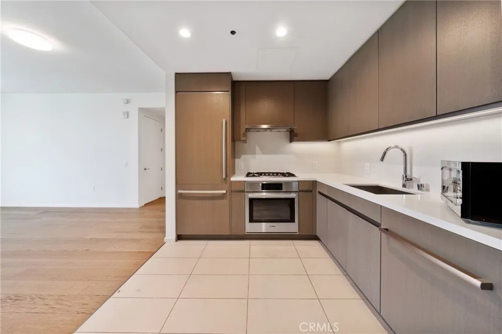 889 Francisco St #1210 Los Angeles, CA 90017