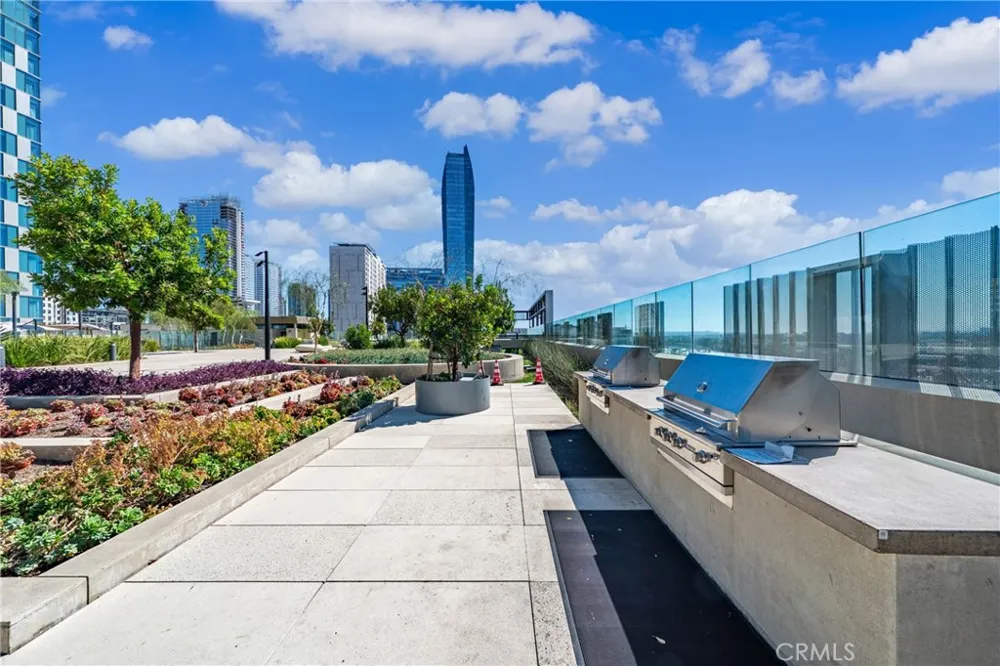 889 Francisco St #1210 Los Angeles, CA 90017