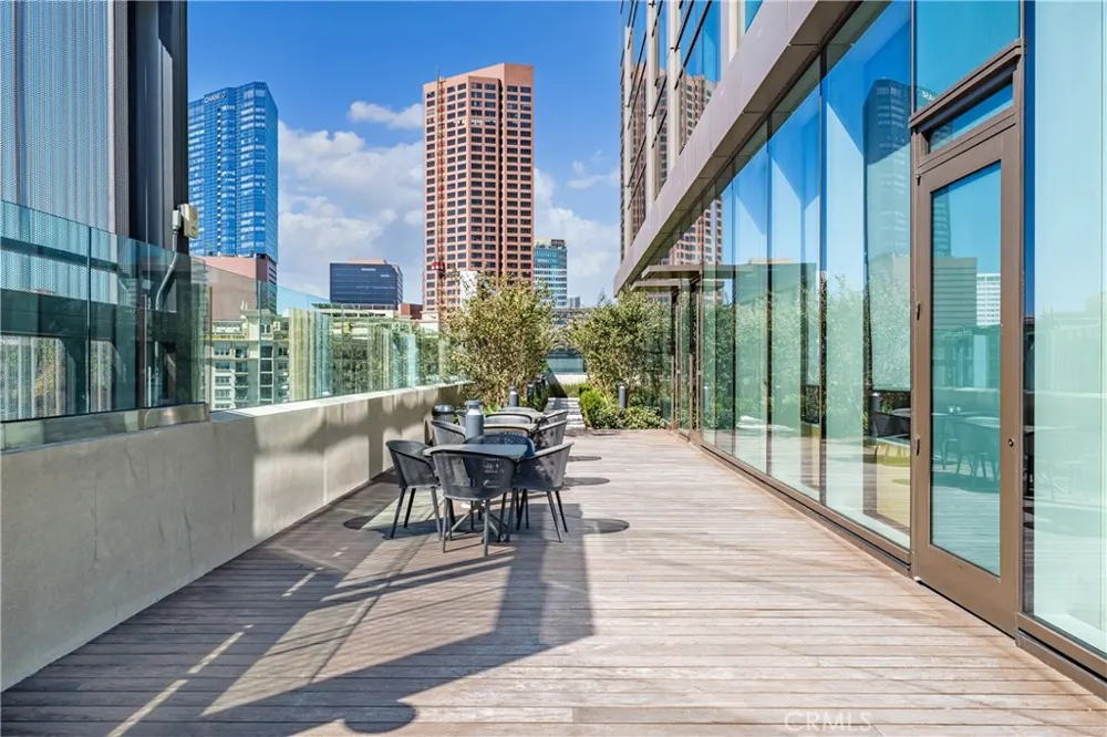 889 Francisco St #1210 Los Angeles, CA 90017
