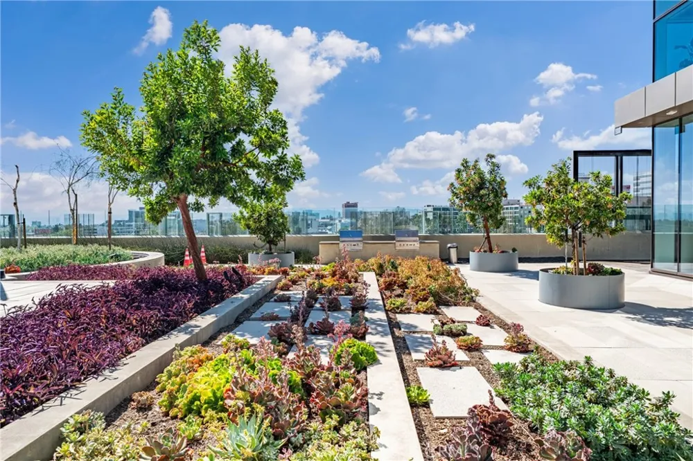 889 Francisco St #1210 Los Angeles, CA 90017