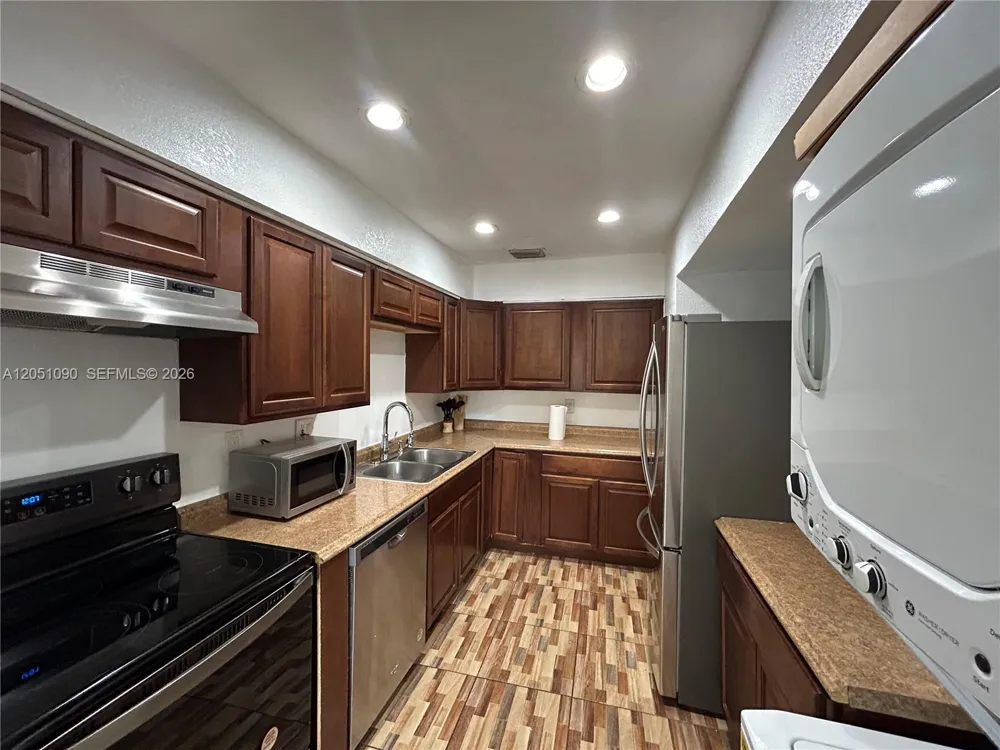 2215 NW 59th Ave #72-E Lauderhill, FL 33313