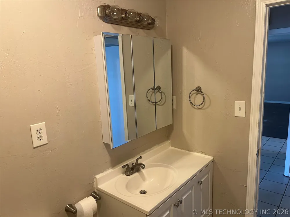 206 Sunset Madill, OK 73446