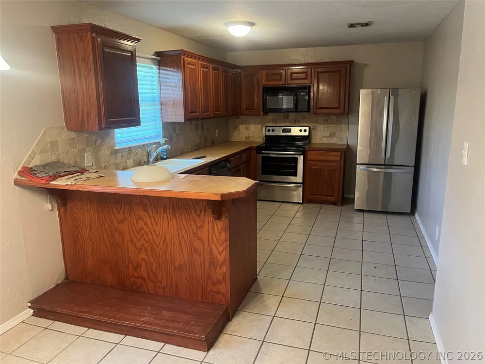 206 Sunset Madill, OK 73446