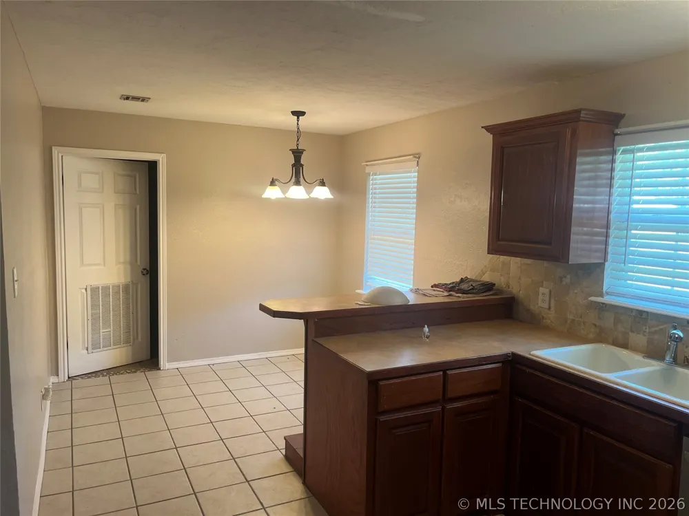 206 Sunset Madill, OK 73446