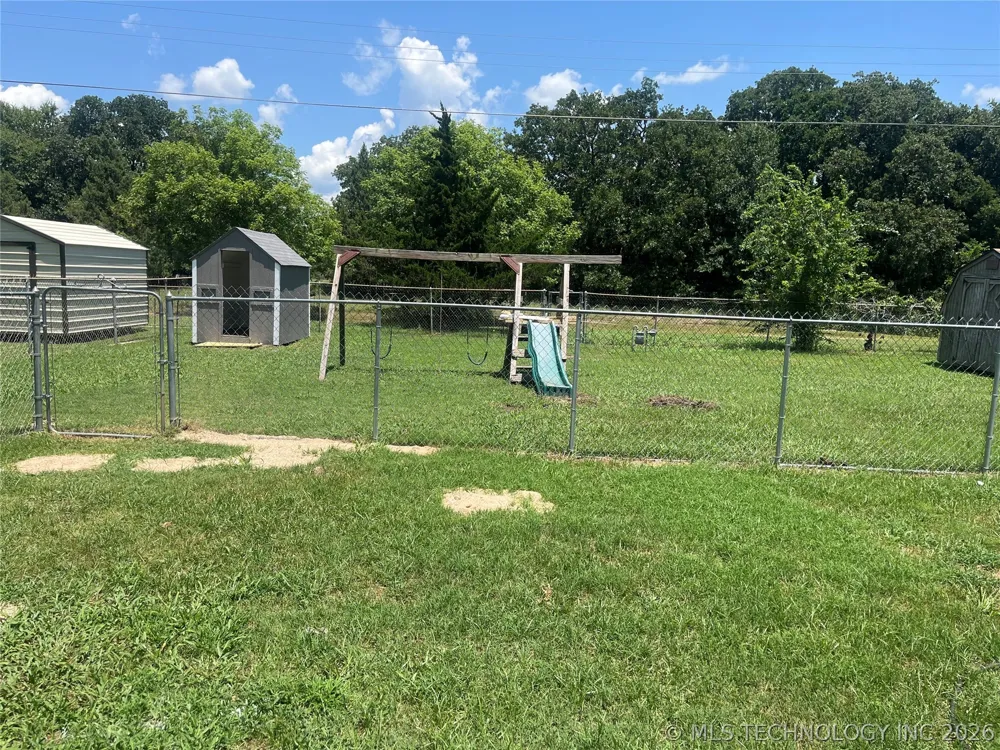 206 Sunset Madill, OK 73446