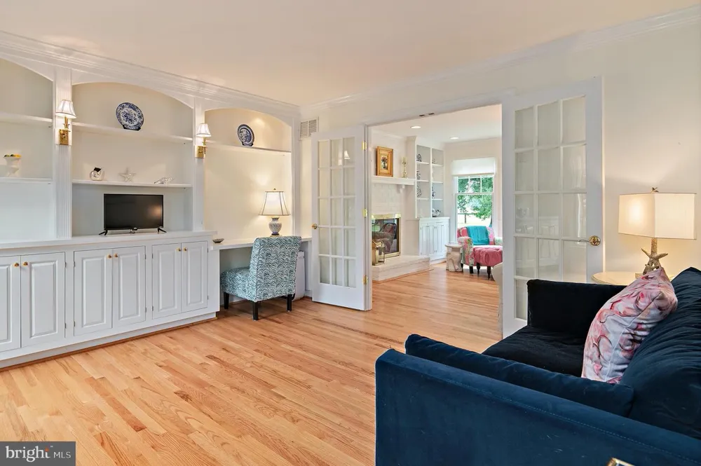 718 WHITEHALL BEACH ROAD Annapolis, MD 21409