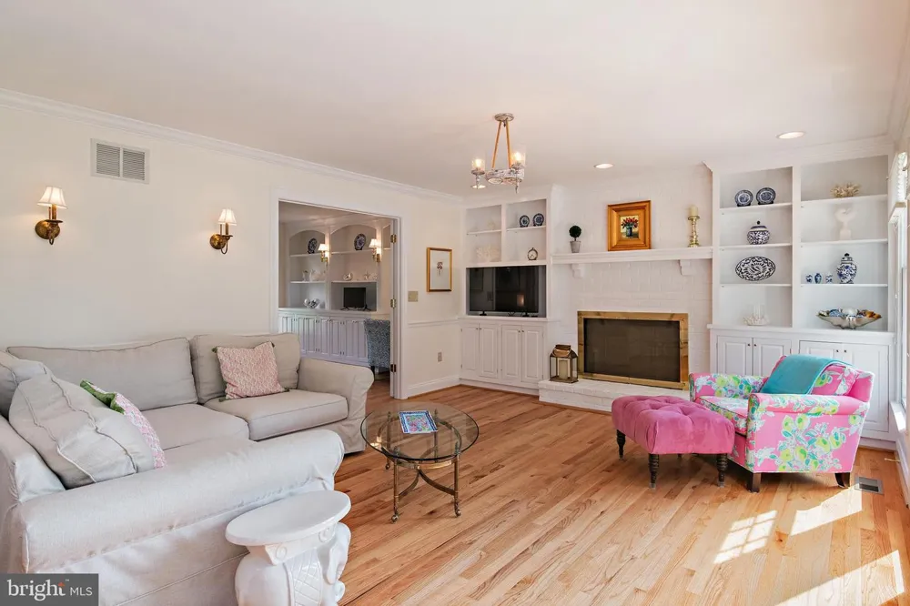 718 WHITEHALL BEACH ROAD Annapolis, MD 21409