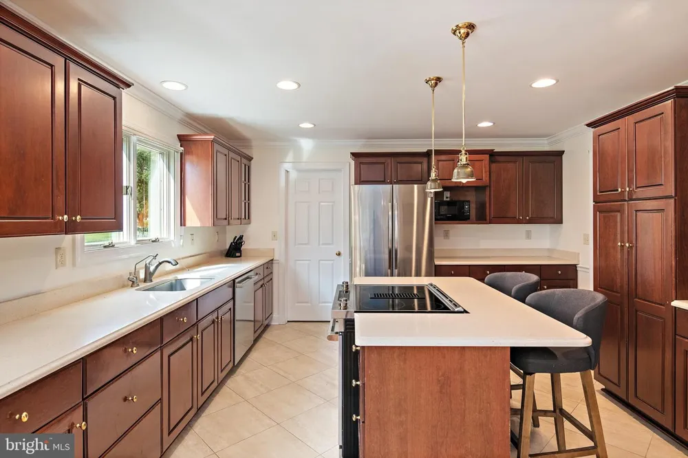 718 WHITEHALL BEACH ROAD Annapolis, MD 21409