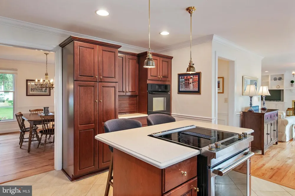 718 WHITEHALL BEACH ROAD Annapolis, MD 21409