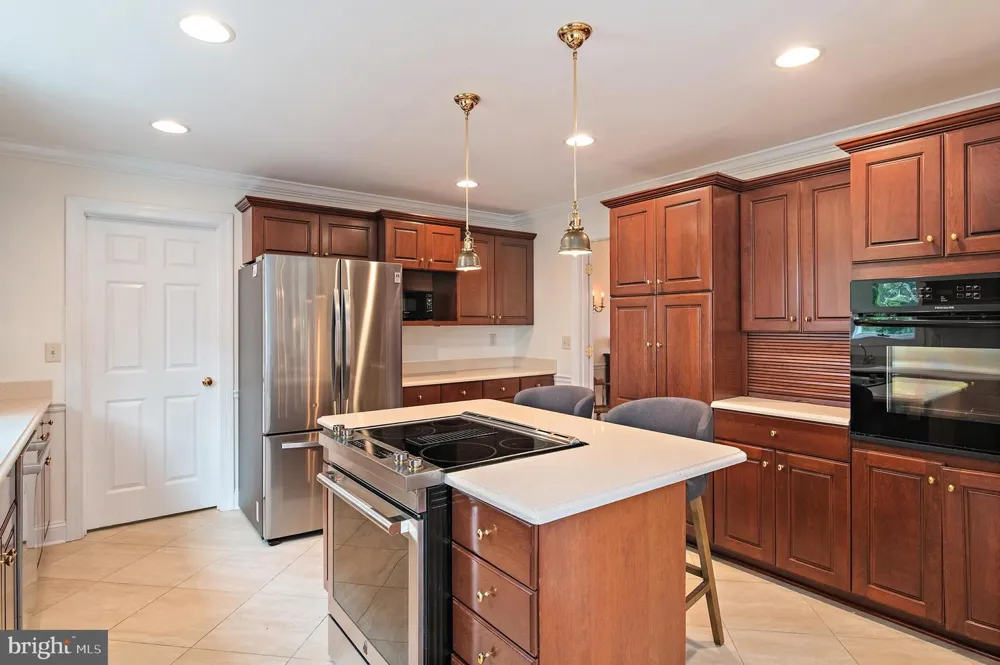 718 WHITEHALL BEACH ROAD Annapolis, MD 21409