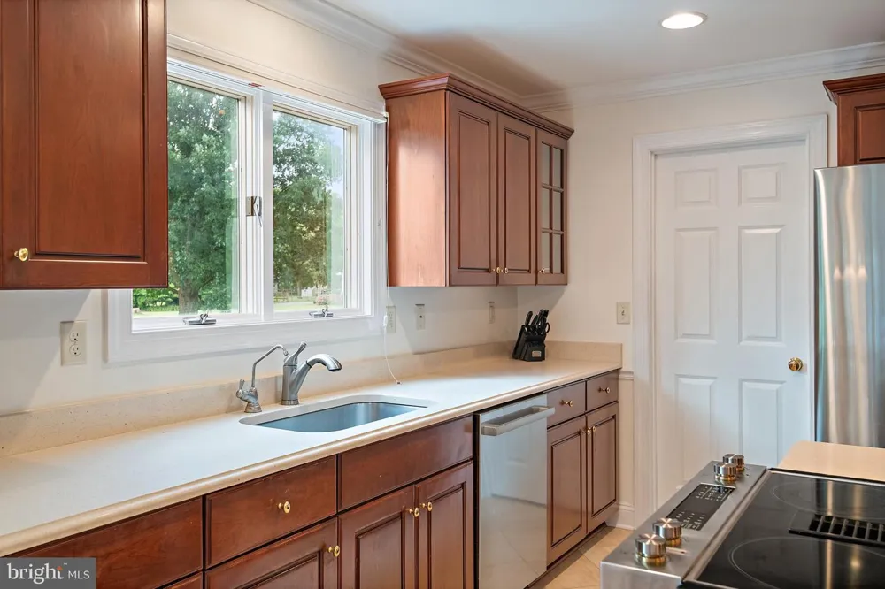 718 WHITEHALL BEACH ROAD Annapolis, MD 21409