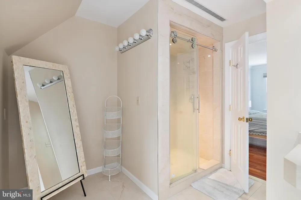 718 WHITEHALL BEACH ROAD Annapolis, MD 21409