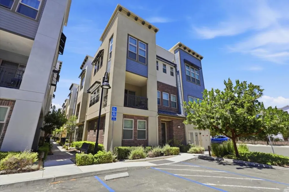 1709 Ironwood Lane Milpitas, CA 95035