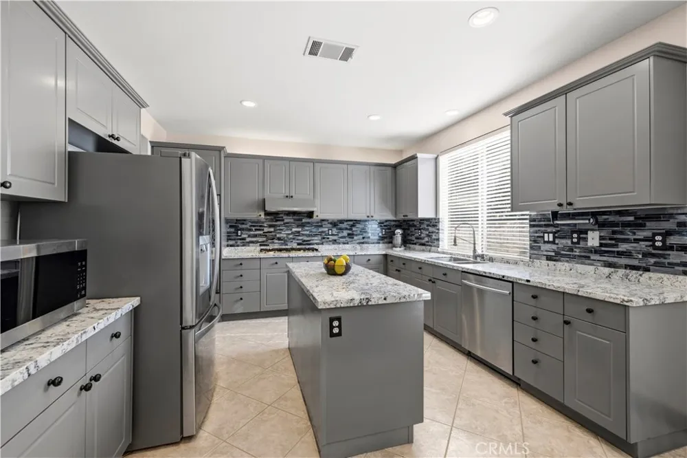 30479 Mallorca Pl Castaic, CA 91384