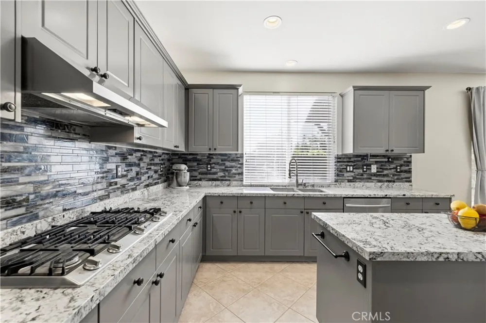30479 Mallorca Pl Castaic, CA 91384