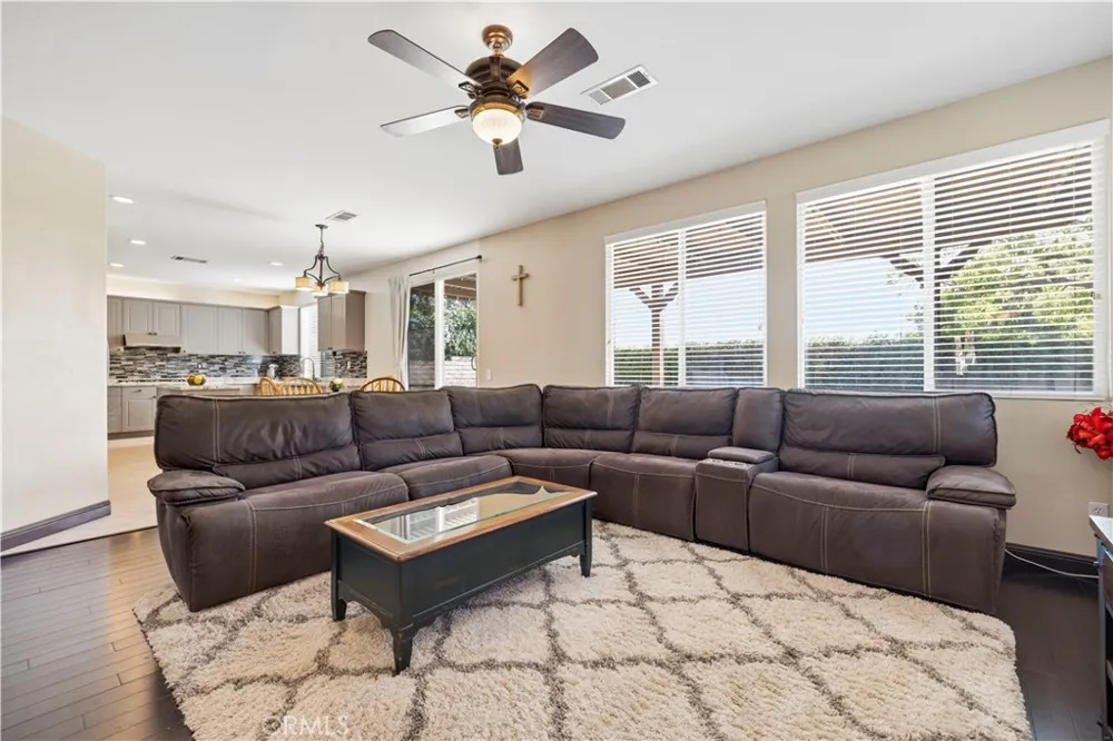 30479 Mallorca Pl Castaic, CA 91384
