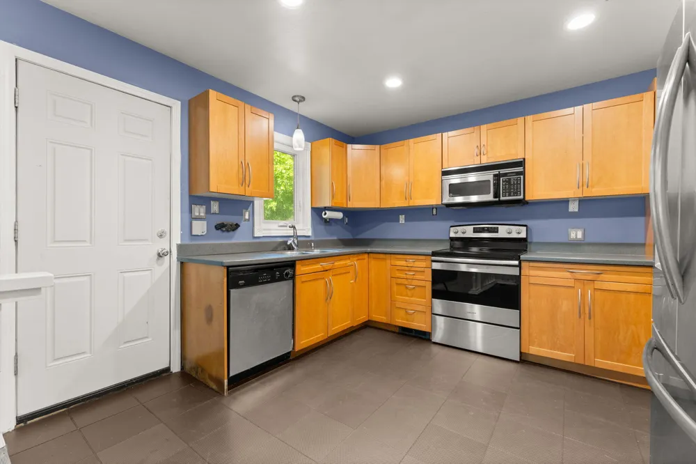 22475 Nancy Avenue Southfield, MI 48033
