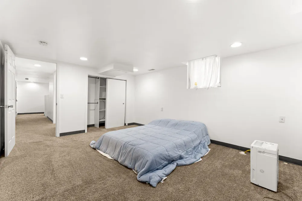 22475 Nancy Avenue Southfield, MI 48033