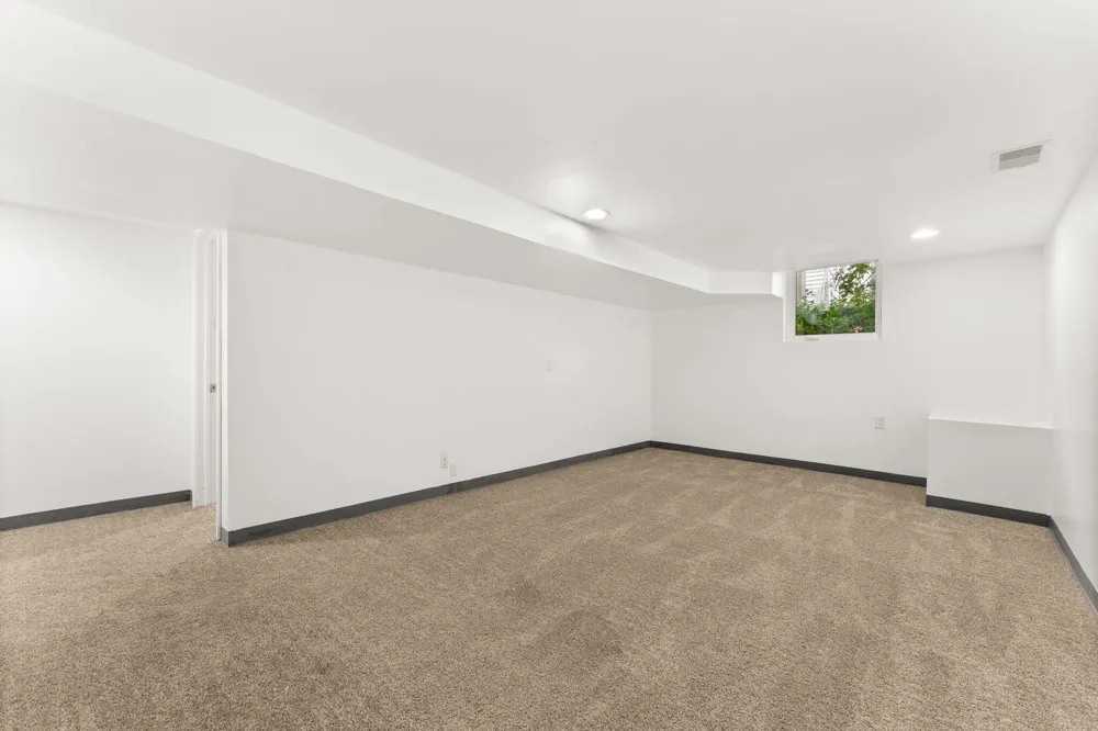 22475 Nancy Avenue Southfield, MI 48033