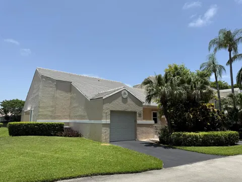 225 Lakeshore Drive