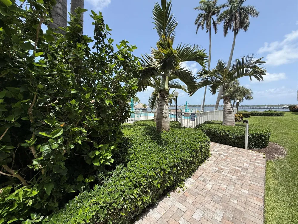 225 Lakeshore Drive Hypoluxo, FL 33462