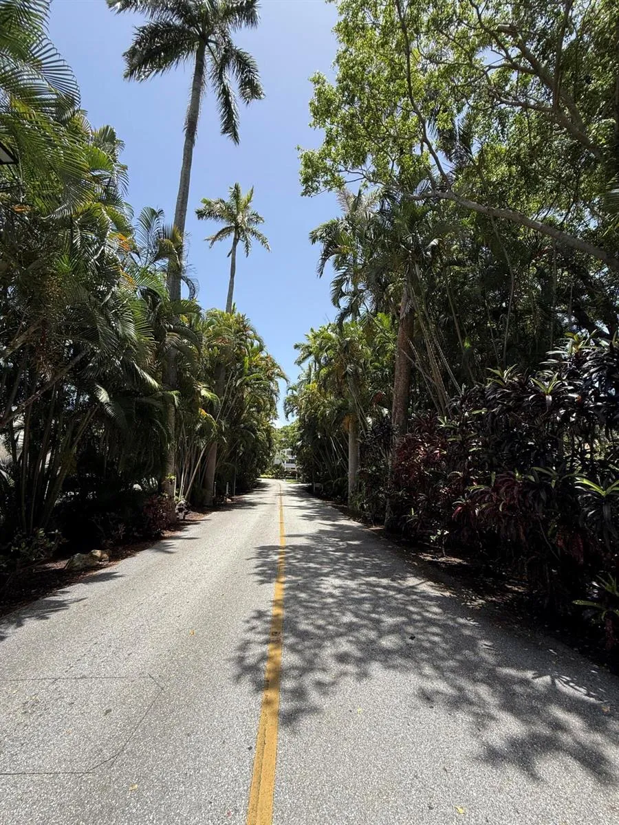 225 Lakeshore Drive Hypoluxo, FL 33462