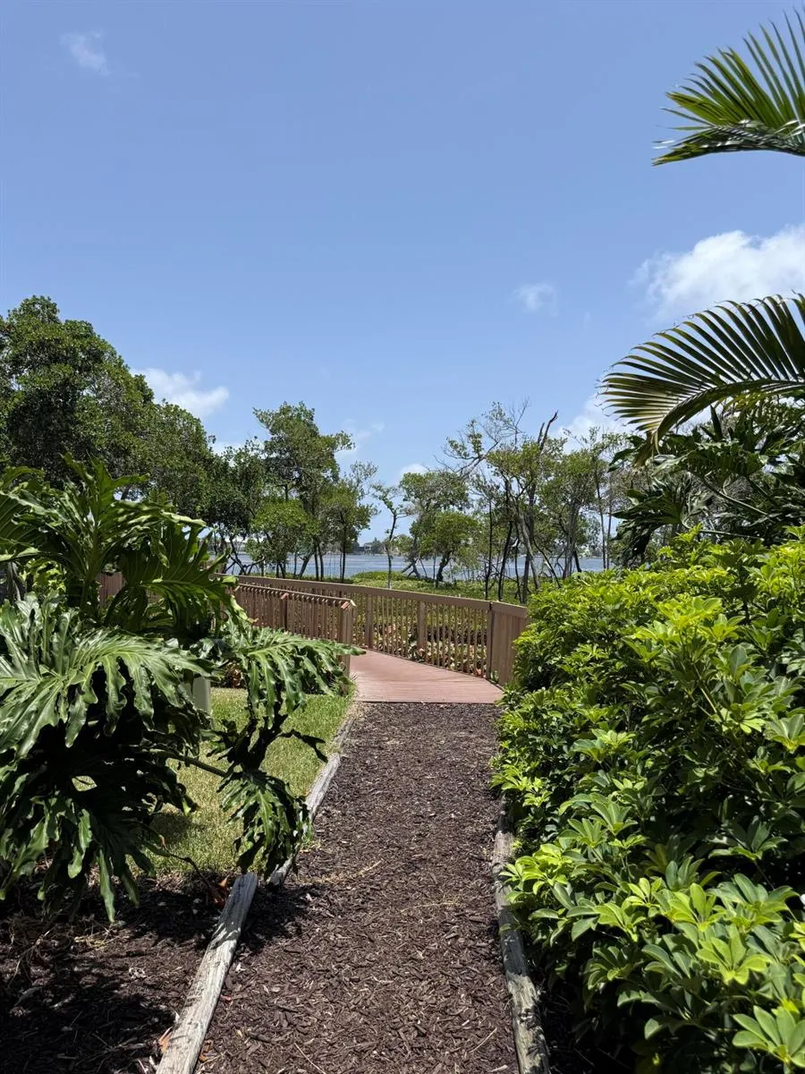 225 Lakeshore Drive Hypoluxo, FL 33462