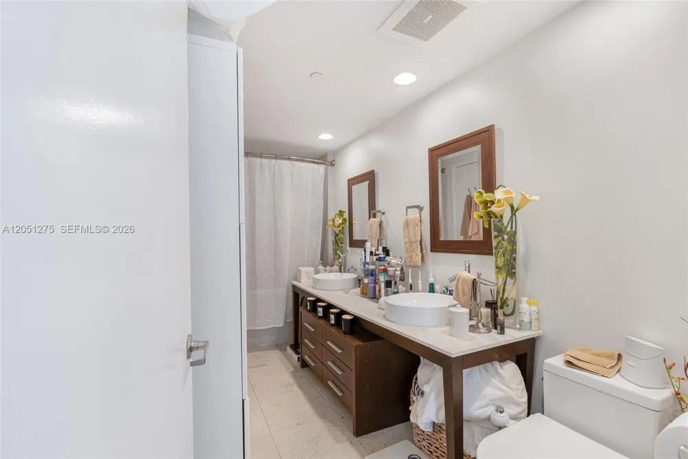 475 Brickell Ave #3111 Miami, FL 33131