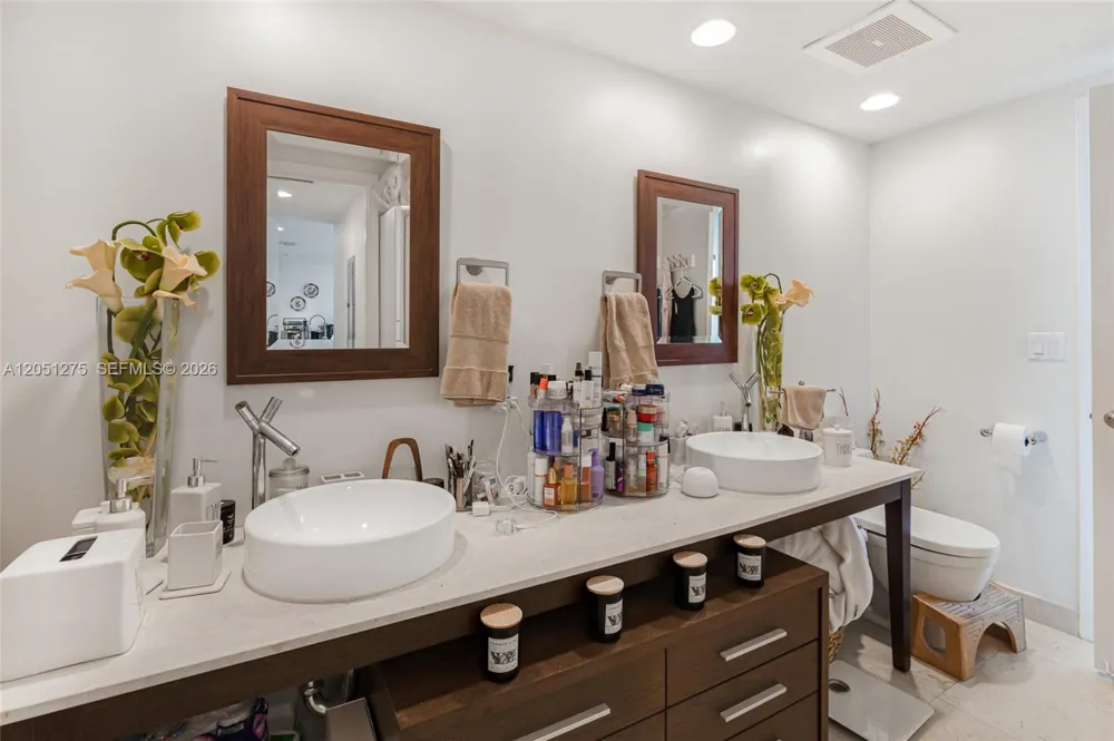 475 Brickell Ave #3111 Miami, FL 33131