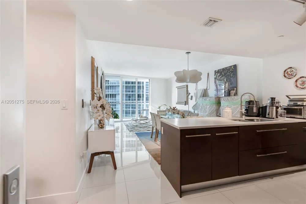 475 Brickell Ave #3111 Miami, FL 33131