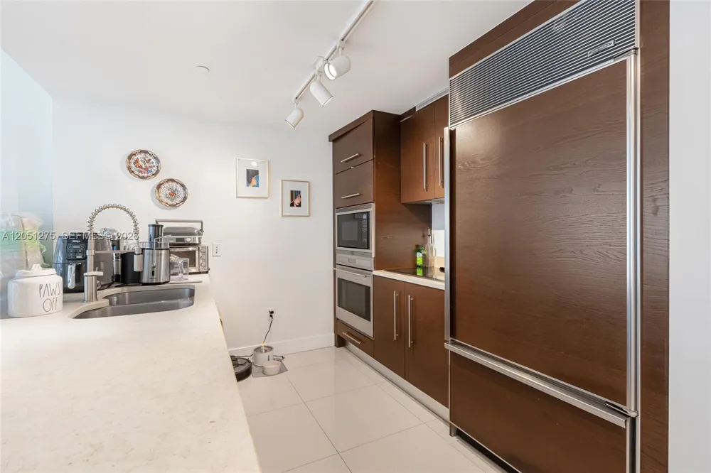 475 Brickell Ave #3111 Miami, FL 33131