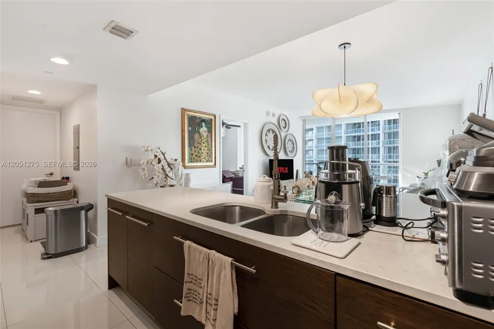 475 Brickell Ave #3111 Miami, FL 33131