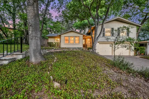 1113 BLUEBONNET LANE