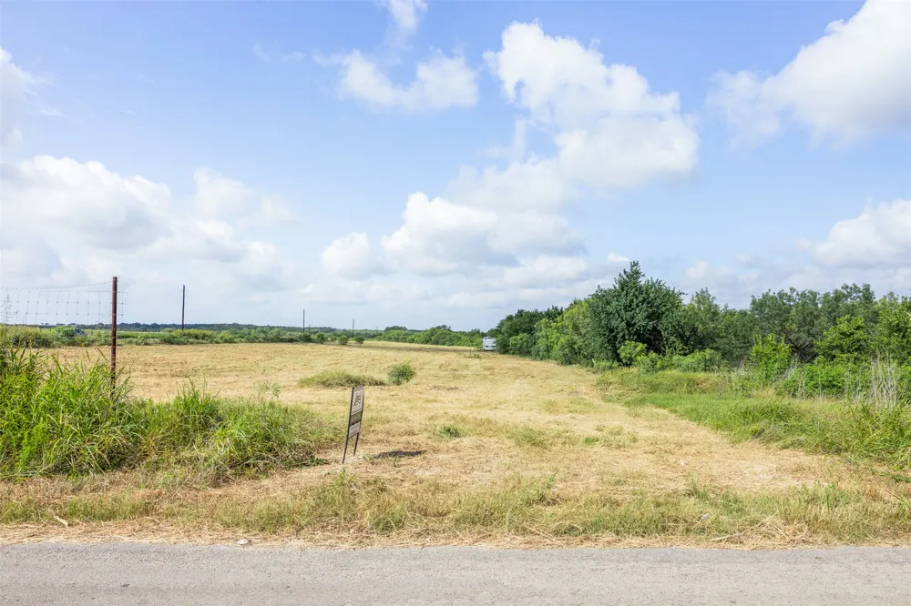 6399 Taylorsville Road Dale, TX 78616