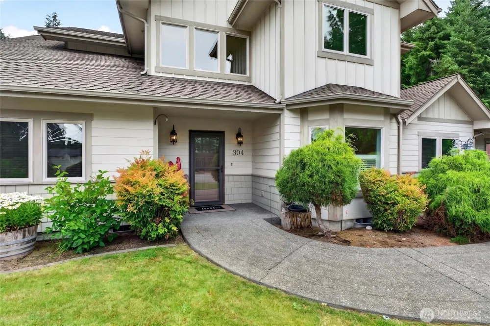 304 Antonie Avenue Eatonville, WA 98328