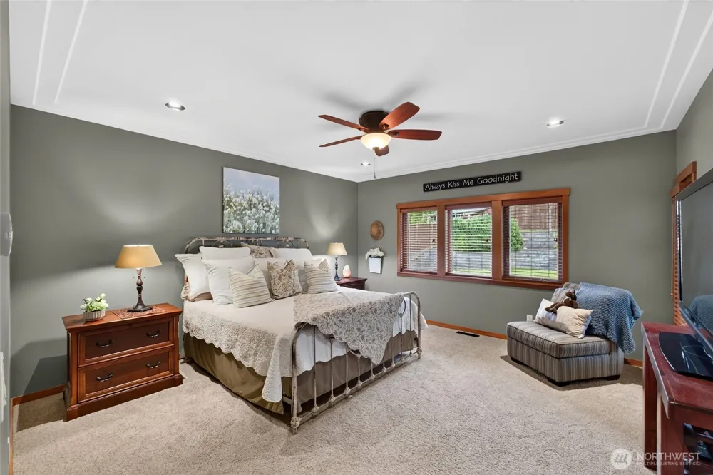 304 Antonie Avenue Eatonville, WA 98328