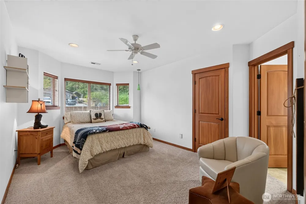 304 Antonie Avenue Eatonville, WA 98328