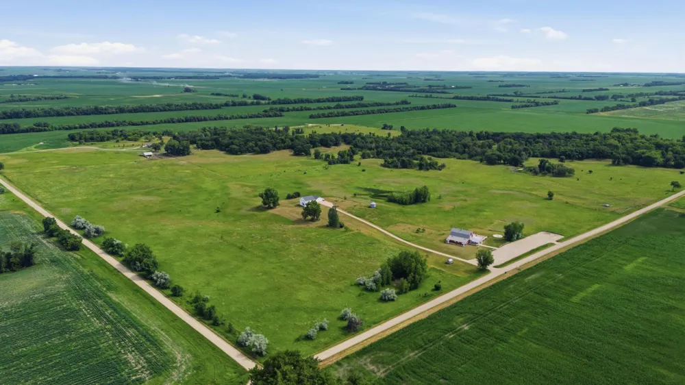 16305 57th Street SE Kindred, ND 58051