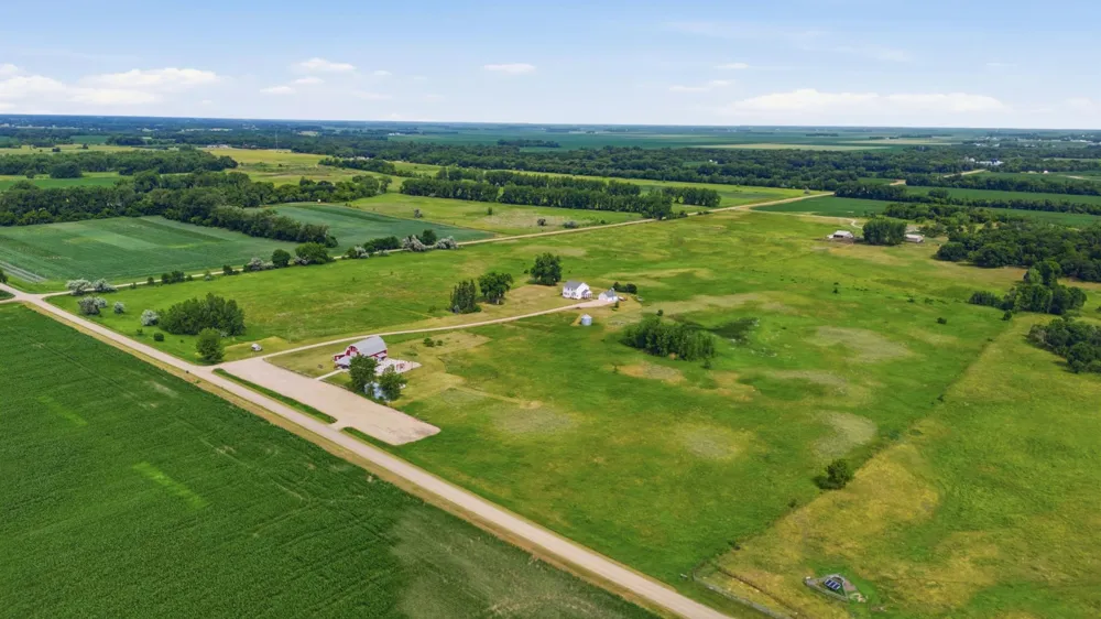 16305 57th Street SE Kindred, ND 58051