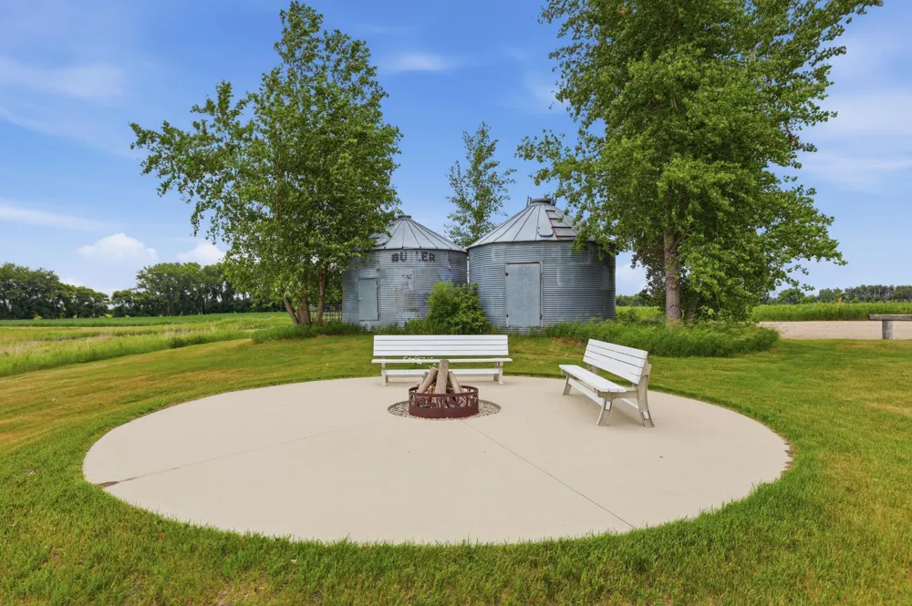 16305 57th Street SE Kindred, ND 58051