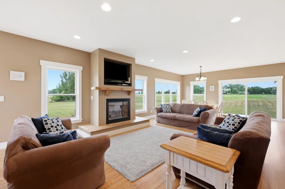 16305 57th Street SE Kindred, ND 58051