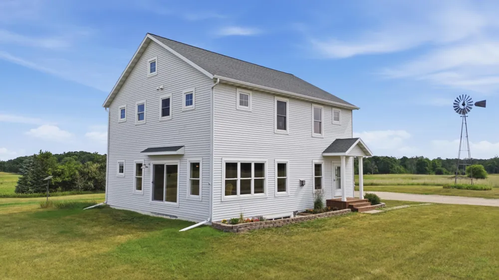 16305 57th Street SE Kindred, ND 58051