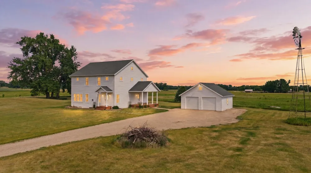 16305 57th Street SE Kindred, ND 58051